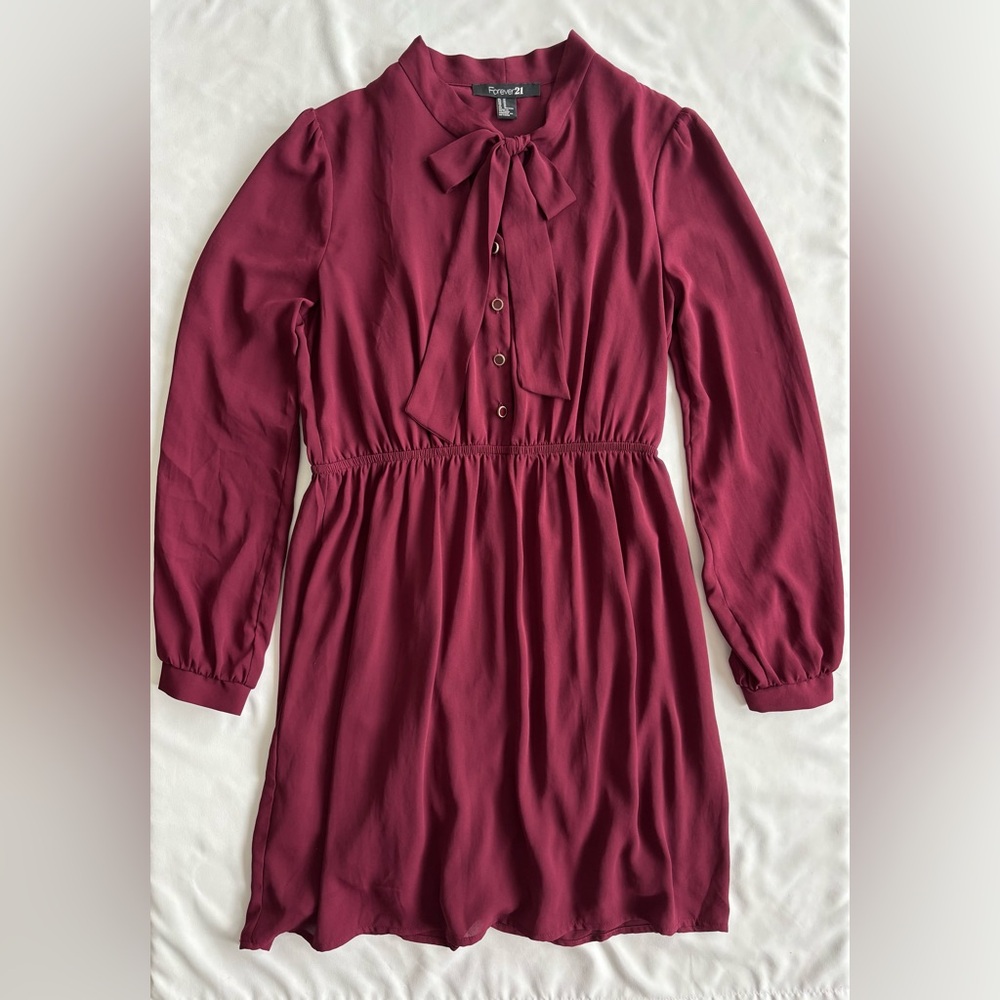 Forever 21 long-sleeve dress with bow (size M)